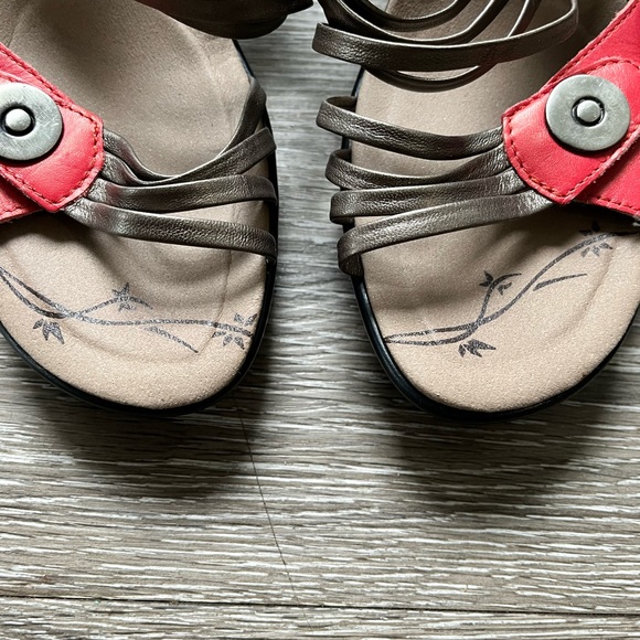 BNWOT Dromedaris Leather Wedge Sandals size 9/39 - Picture 3 of 6